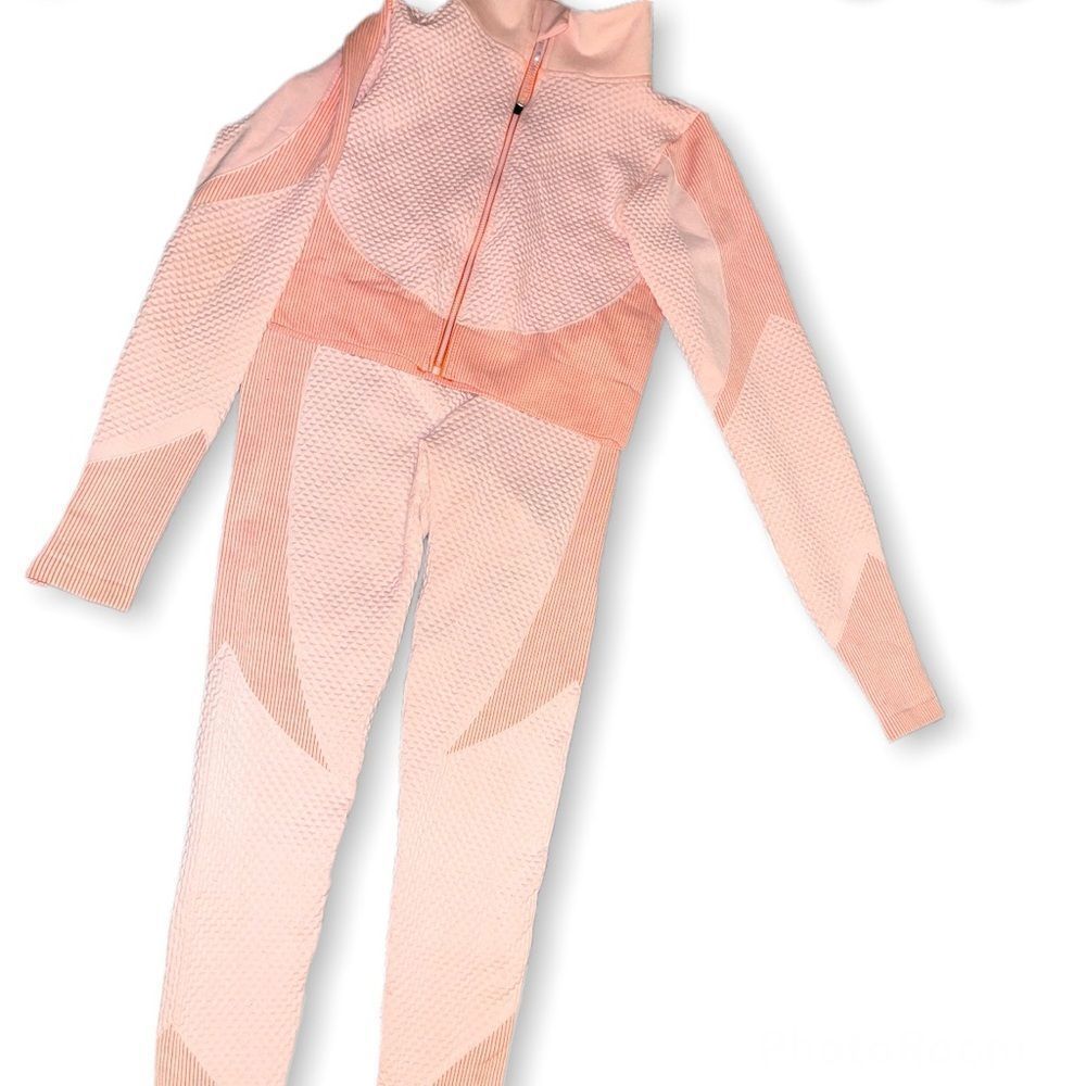 LA Image Like new 2-piece athletic wear with crop zip jacket